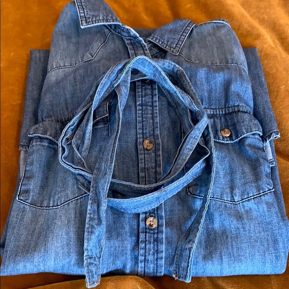 Tie waist chambray shirt; Merona Size Medium - Picture 9 of 10